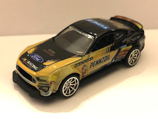 HOT WHEELS 18 FORD MUSTANG RTR SPEC 5 RACE CAR