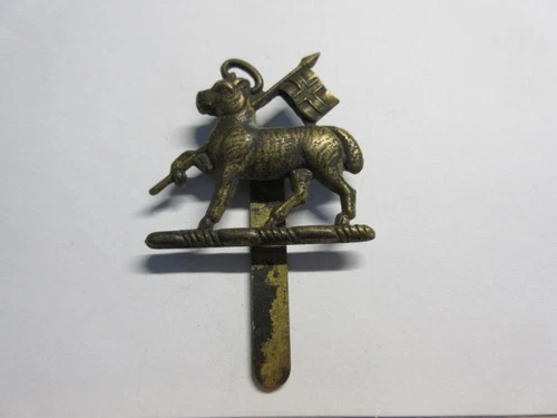 Vintage WW1, WW2 The Queens Royal West Surrey Regiment MILITARY CAP BADGE