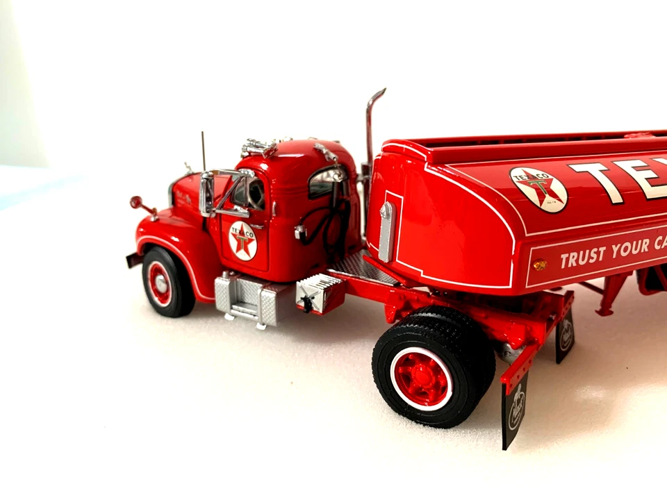 Franklin Mint Texaco B61 Mack Fuel tanker & 1936 Ford car scale 1:43 INV# 3547 - Image 3 of 4