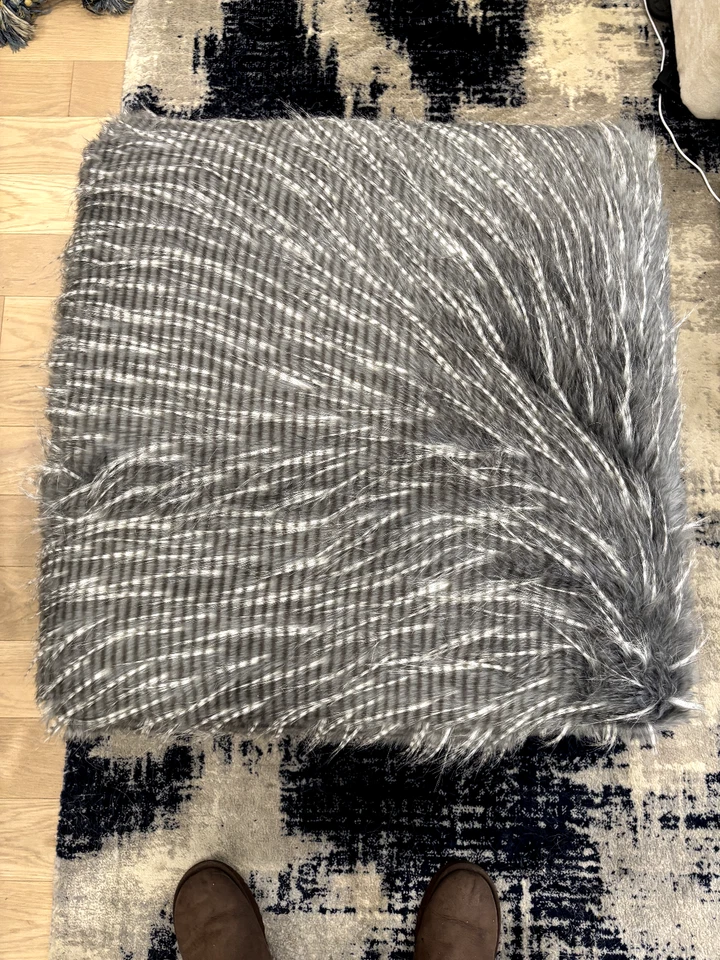 Skyline Furniture Modern Faux Fur Ottoman with Clear Arcylic Legs - Image 2 of 4