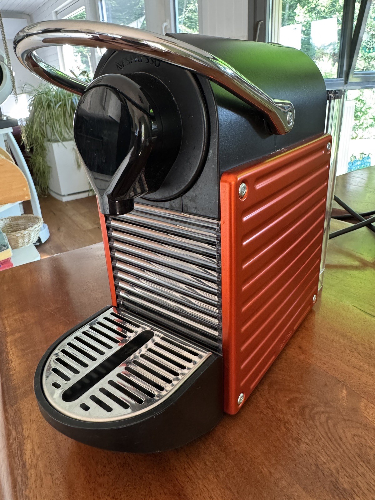 Nespresso Pixie Kaffeemaschine Original Line – OrangeKupfer Aluminium Gebraucht