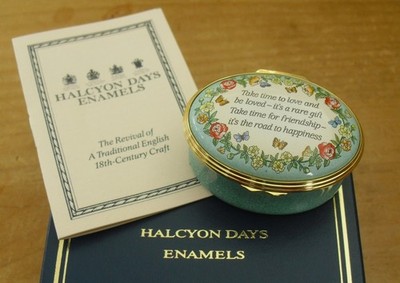 Boxed Halcyon Days ''Take Time To Love And Be Loved...'' Emaille Box - 2 1/8''