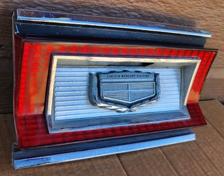 Lincoln Mercury Cougar 1969-1970 puerta de combustible tirador y reflectores Foto 2 de 4