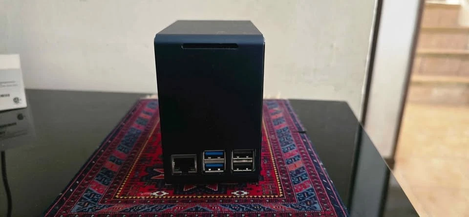 **OFFLINE AI** Raspberry Pi 5 Mini Teclado Monitor de Escritorio Mini Torre Personalizada Foto 4 de 4