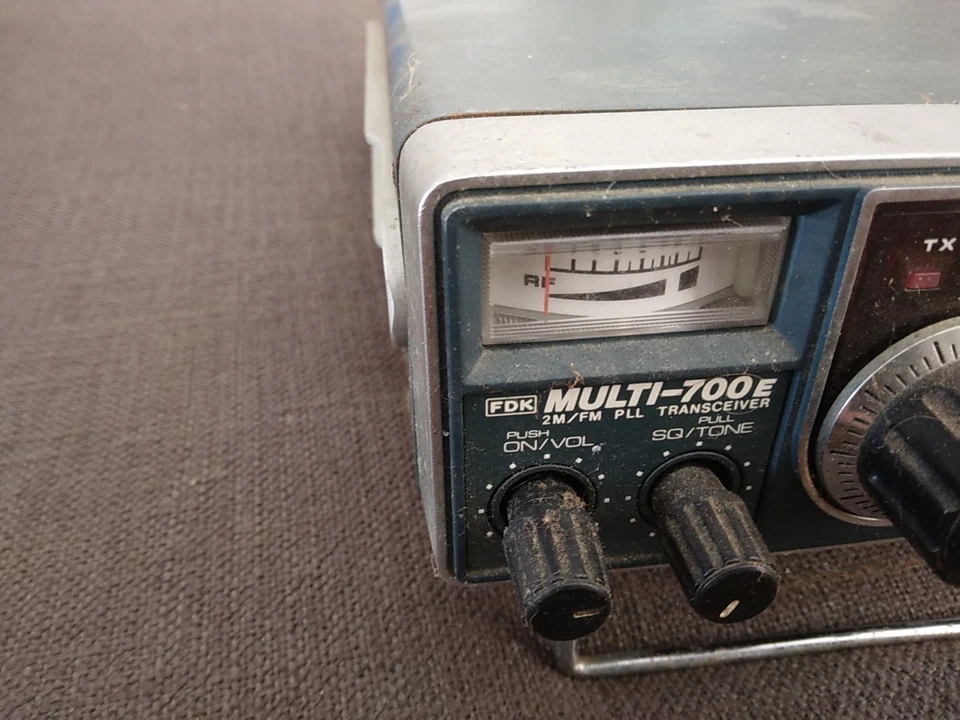 Transceiver FDK Multi 700E Fukuyama 2M/FM PLL TRANSCEIVER Car Mobile - Photo 2/4