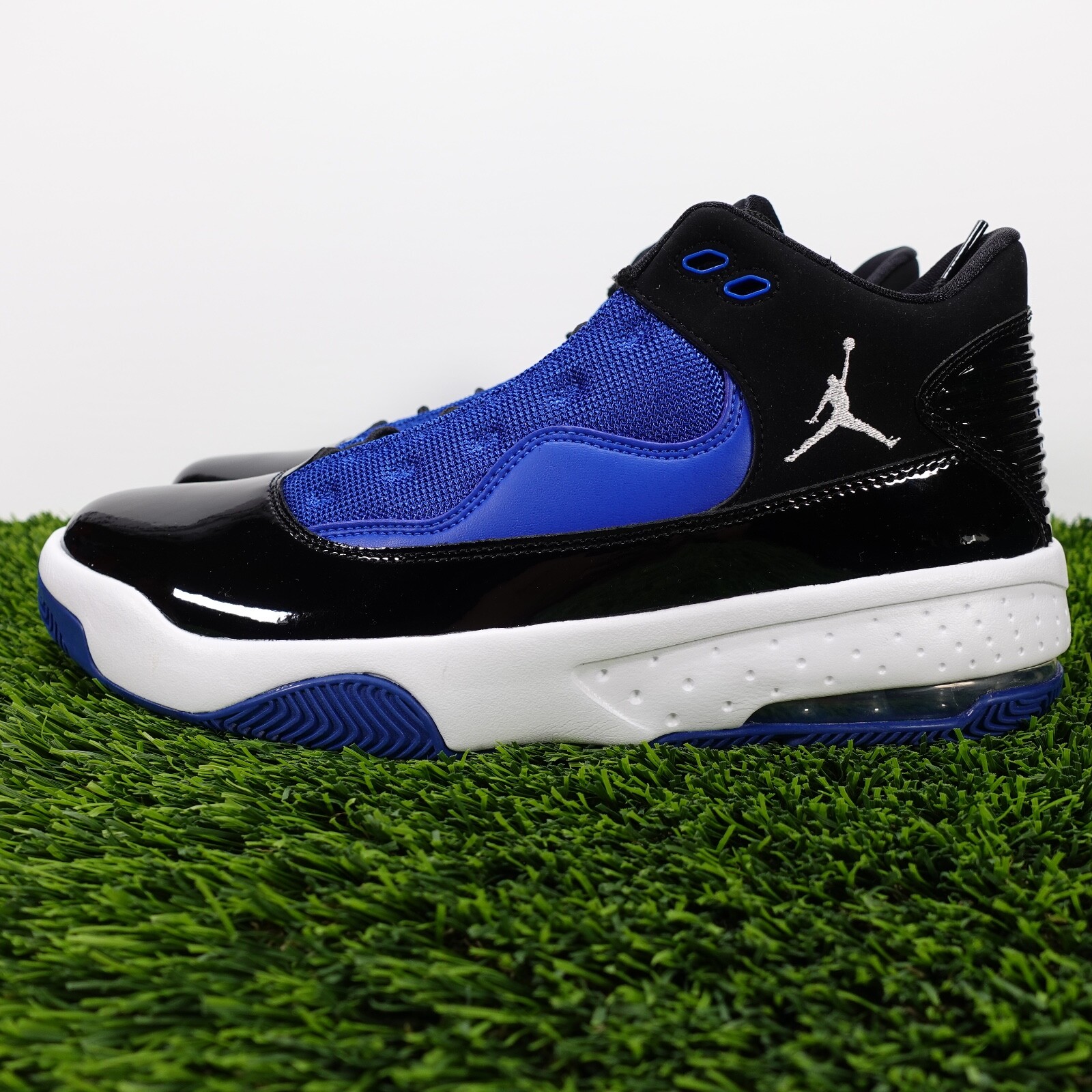 Size 9.5 - Jordan Max Aura 2 Black Game 