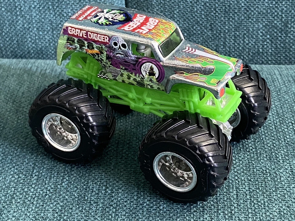 Lot Of 8 Vintage Matchbox Monster Jam Trucks Grave Digger Scooby El Toro Loco - Image 4 of 4