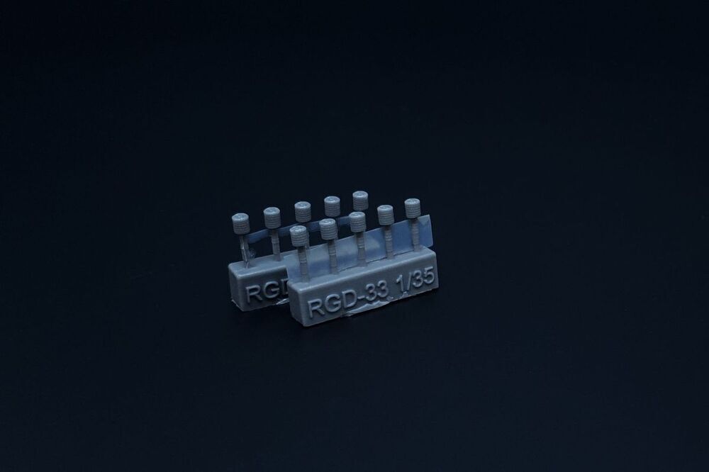 Hauler Models HLU35119 - 1:35 RGD-33 Soviet Grenade - Accessories
