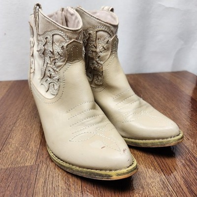 Very Volatile Women s Prine Western Ankle Boots Size 6 Embroidered Cowboy Rodeo