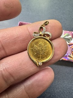 Juego de monedas de oro Canadá 1/10 OZ 9999 en un colgante de bisel de oro de 14K con diamantes 5 gramos