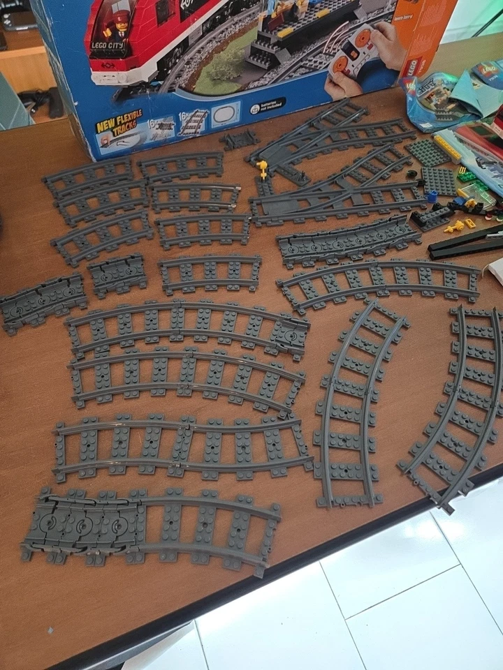 LEGO City 7938 Passenger Train, foto 2 di 5