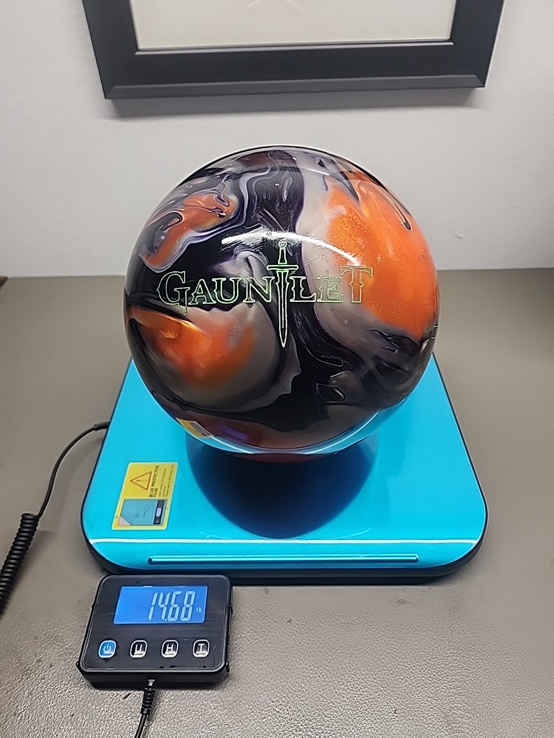 Hammer Attack Gauntlet Bowling Ball - 15lb Drilled  Carbon I