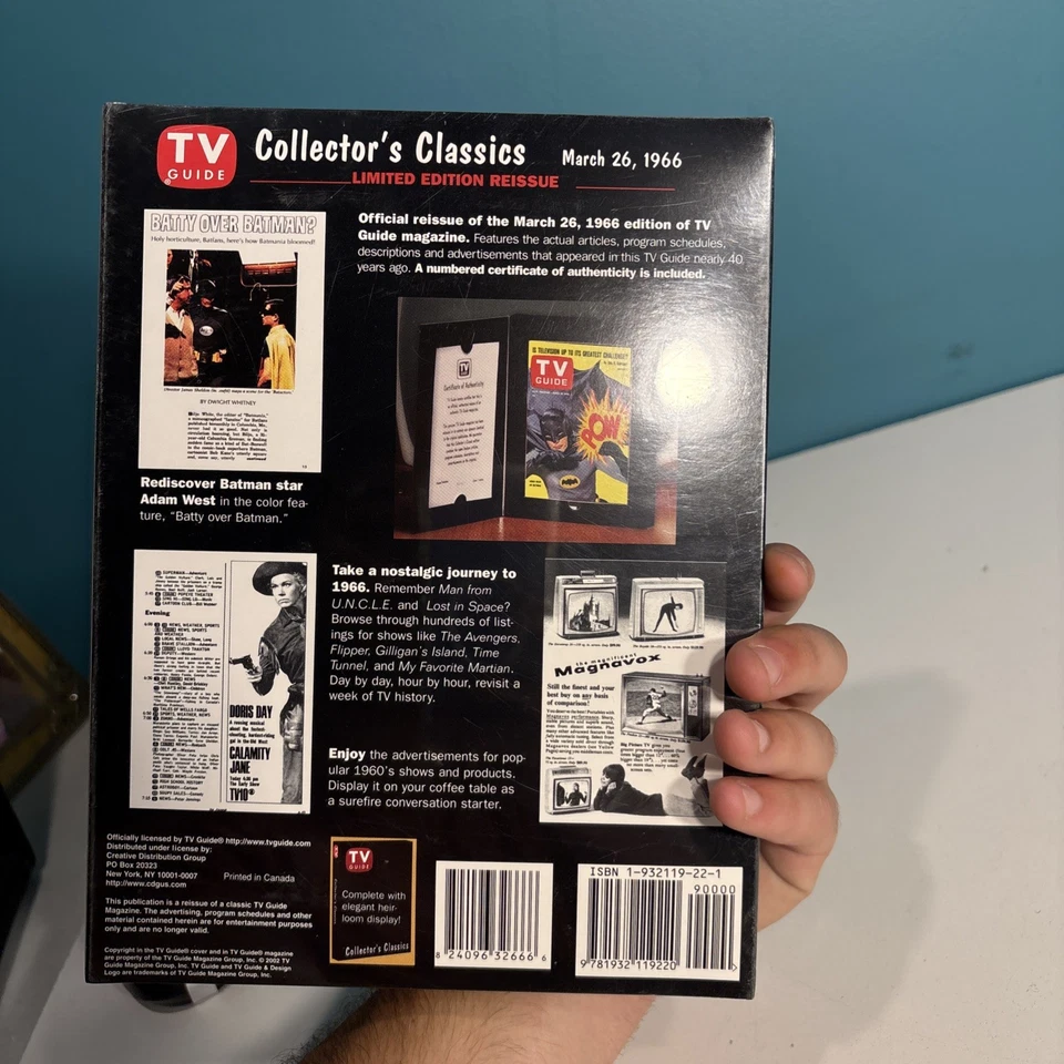 TV Guide Collectors Classics BATMAN ADAM WEST Mar 26, 1966 Reissue 2002 - Image 2 of 3