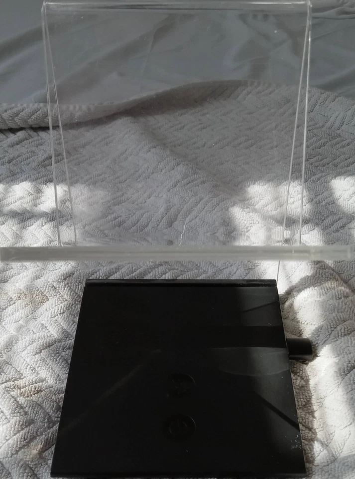 Universal Illuminated RGB VR Charging Stand for Oculus Meta Quest 2 Black Aura - Image 2 of 4