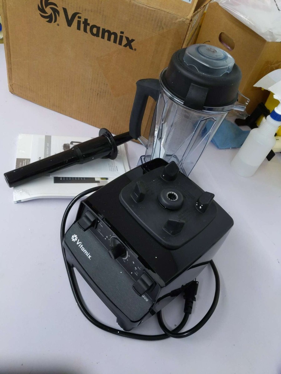 Vitamix 5200 Blender Professional-Grade, 64 oz Container, Black--EXCELLENT