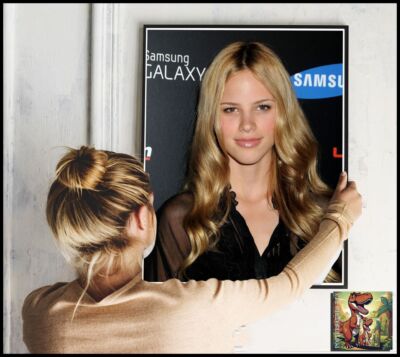 Halston Sage Foto als King Size Poster - 30''x24''