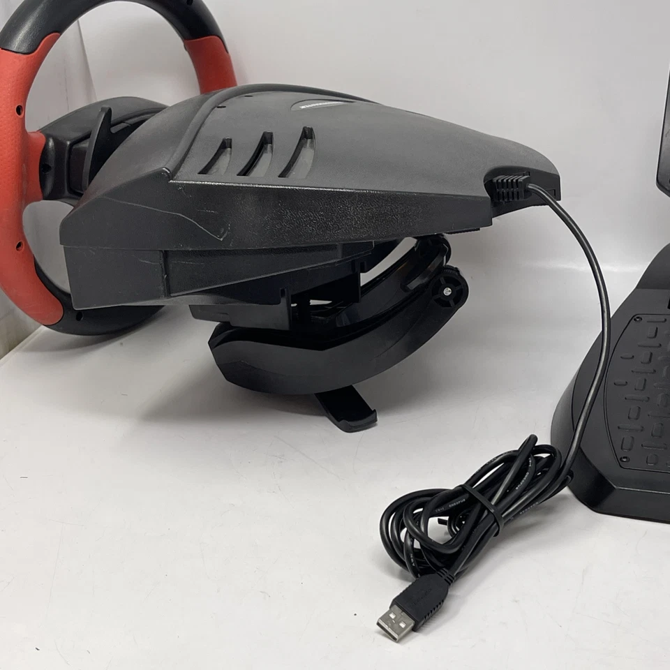 Thrustmaster Ferrari Racing Wheel Red Legend Edition + Pedal System PC PS3 - Image 3 of 4