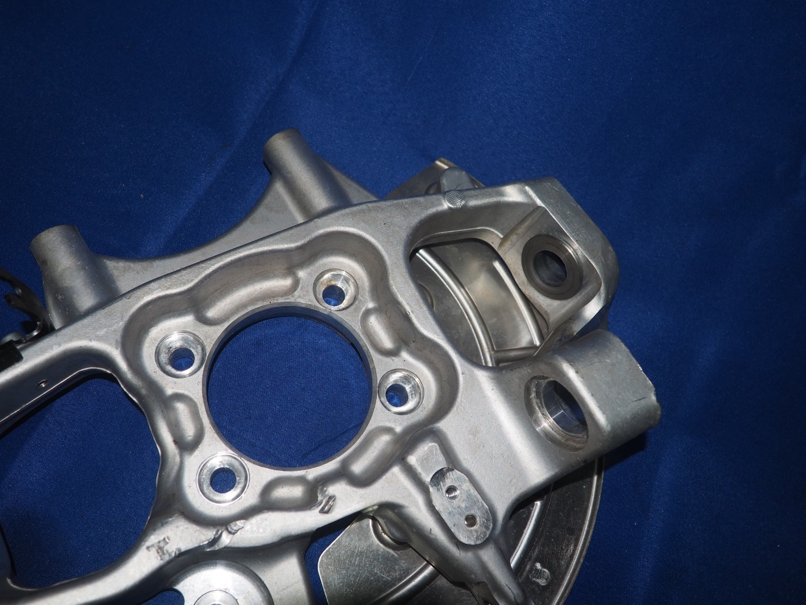 2022-2026 Maserati MC20 MCPura left Rear Spindle Knuckle W/O Hub 1500 Miles OEM