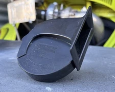 Wolo MFG Corp LOW TONE 12V Car Horn #380-2T WORKS 5AMP 4in USED