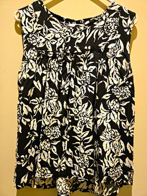 LOFT Women's Blouse Sleeveless Round Neck Floral Black White Button M