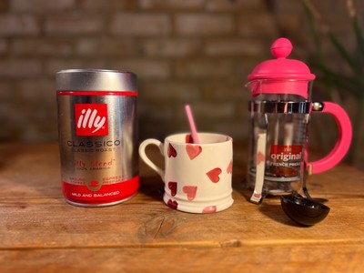 Bodum Pink Kaffeemaschine Emma Bridgewater Rosa Herz Becher Illy gemahlener Kaffee