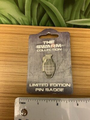 Retro 2014 Thorpe Park Theme THE SWARM RIDE LIMITED EDITION cute PIN BADGE Rare