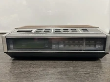Vintage General Electric Clock Radio No 7-4652A