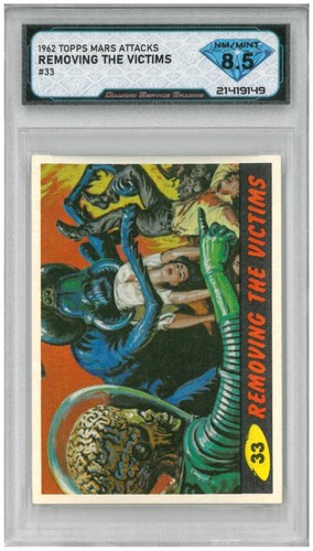 1962 Topps Mars Attacks #33 Removing the Victims