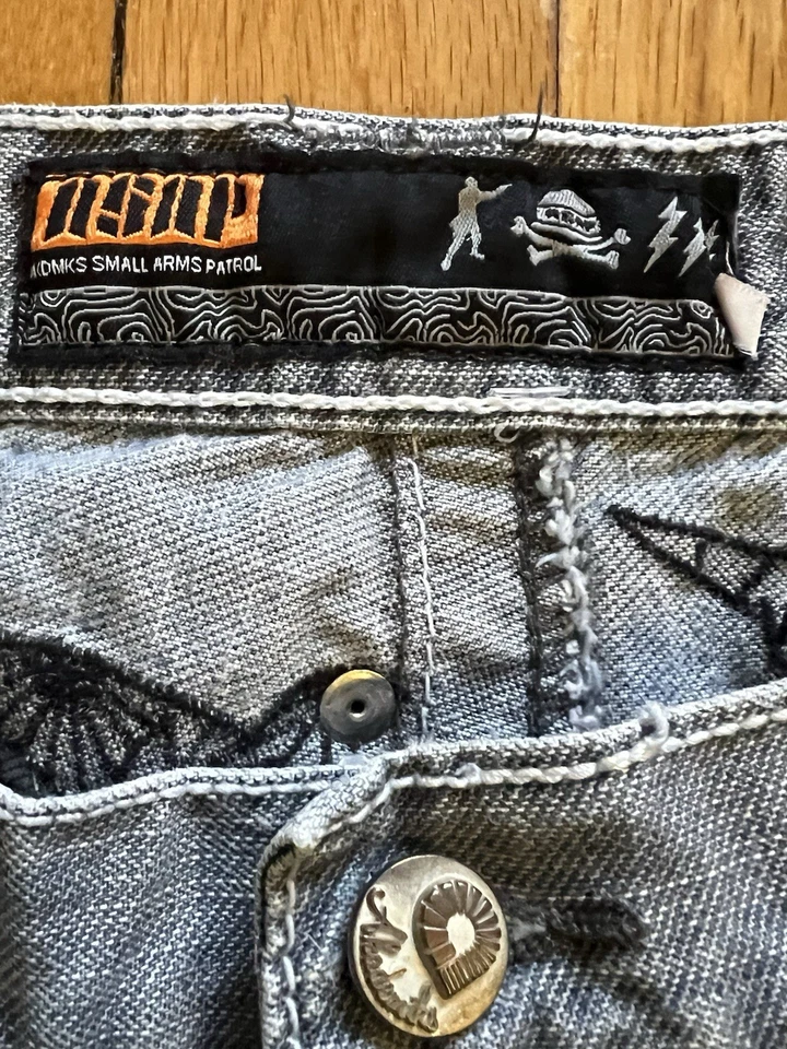 Akademiks Men's Embroidered Jeans 40 Baggy Vintage Hip Hop Y2K Streetwear - Image 3 of 4