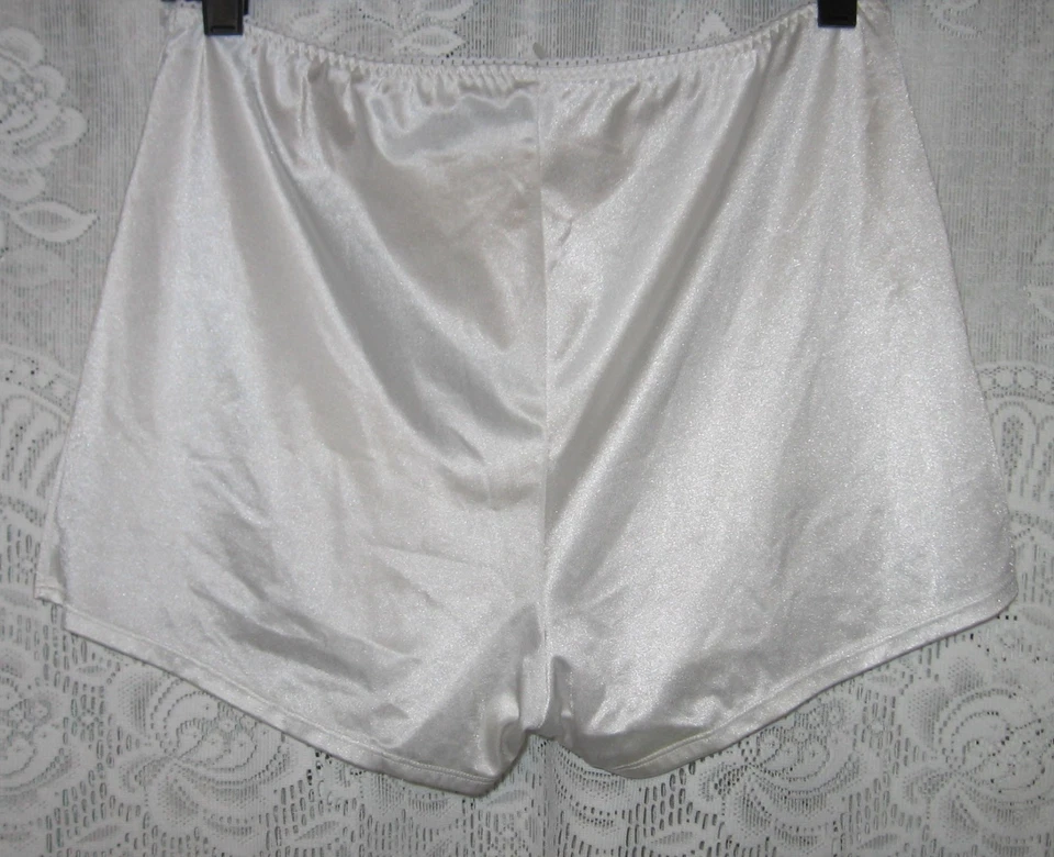 VTG NEW 3X VASSARETTE WHITE SHINY SATIN SHAPER SHORTS BRIEF PANTIE 42301 - Image 2 of 3