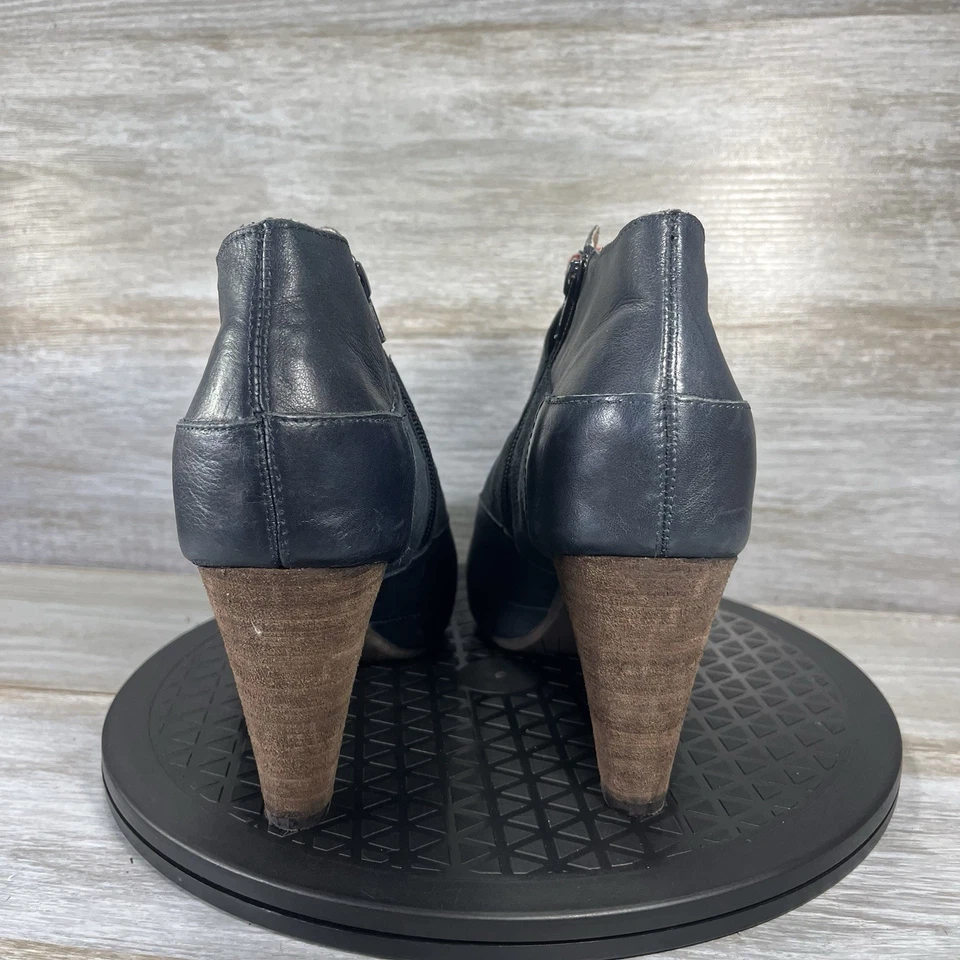 Lucky Penny Woman’s Blue Leather Lace Up Heeled Ankle Boots Size 10 - Image 4 of 4