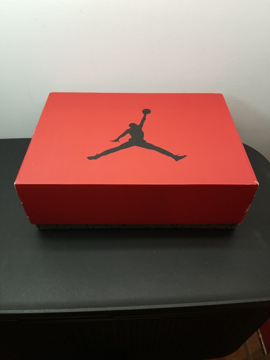 PER-OWNED NO OG BOX!!! Air Jordan 12 Retro \