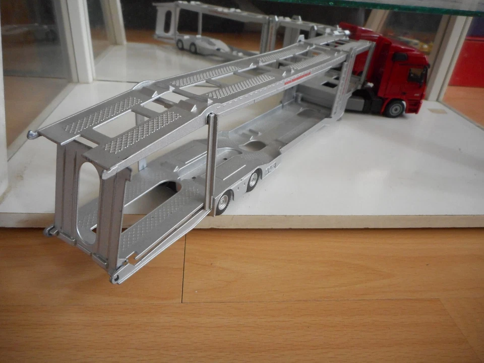 Siku Mercedes Actros 2048 Car Transporter "Kassbohrer" en rouge/gris - Photo 2/2