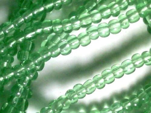 Vtg 1 HANK LEAF GREEN ROUND TRANSPARENT GLASS SEED BEADS 11/0 #072917n - 第 1/2 張圖片