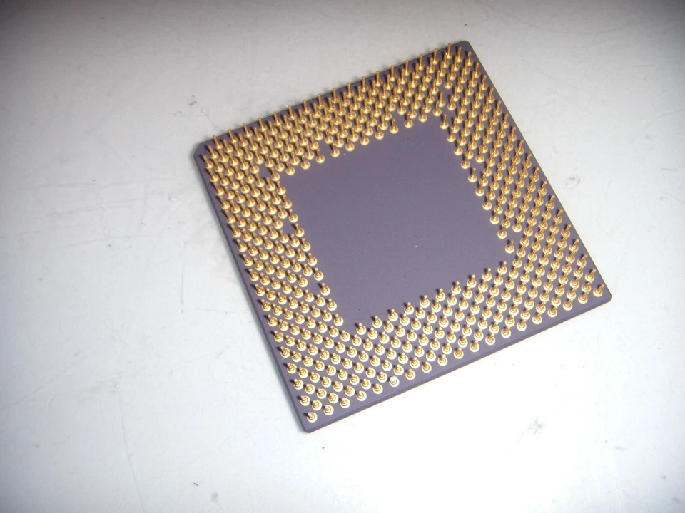 PROCESSORE AMD Athlon 1100 1100MHz/256KB/200MHz A1100AMS3B Base / a 462 CPU RARO - Immagine 2 di 3