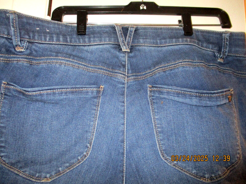 Jeans Wit & Wisdom Plus 18W Azul Kick Flare AbSolution Recortado en Niveles Dobladillo Fray - Imagen 4 de 5