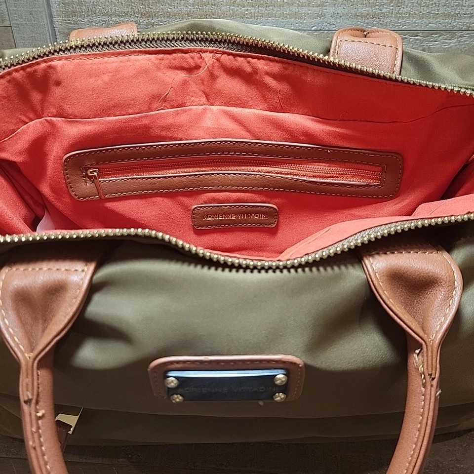 Equipaje de mano Adrienne Vittadini marrón acolchado viaje durante la noche bolsa de fin de semana Foto 4 de 4