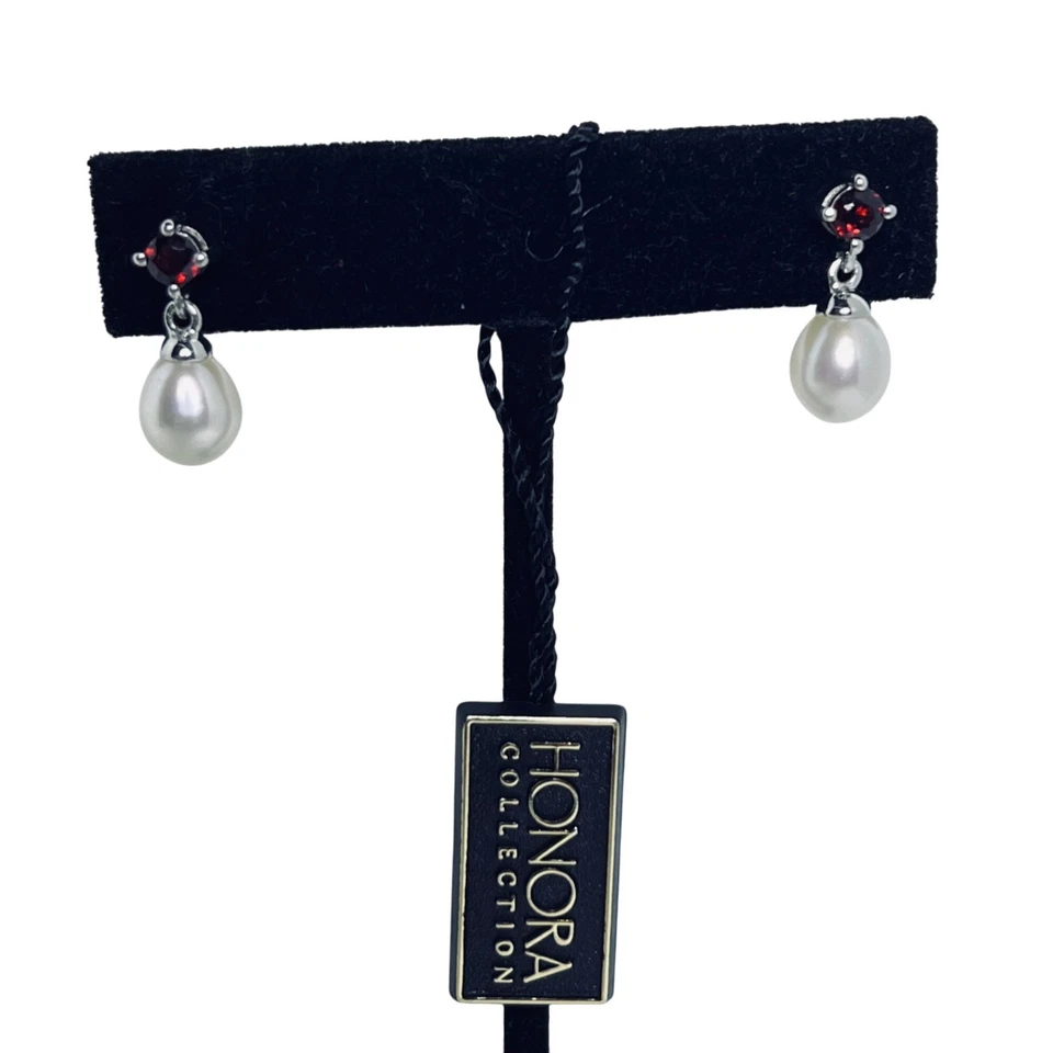 Pendientes Honora de plata de ley perlas blancas de agua dulce y granate (5981) Foto 3 de 4