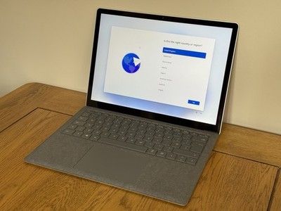 Microsoft Surface Laptop 4 Silber Intel i5-1145G7 8GB RAM 256GB SSD + GRATIS DOCK