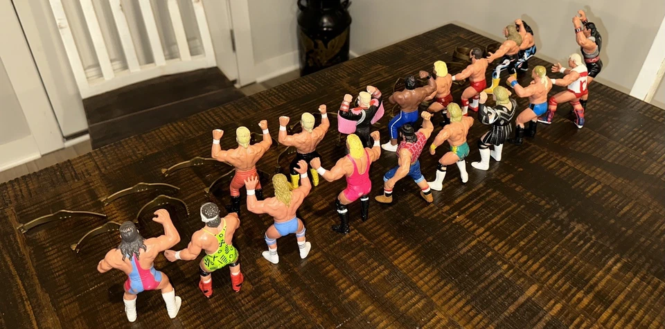 Juego completo de competición WCW GALOOB Reino Unido con 18 figuras y 18 cinturones WWF WWE Hasbro RARO Foto 2 de 4