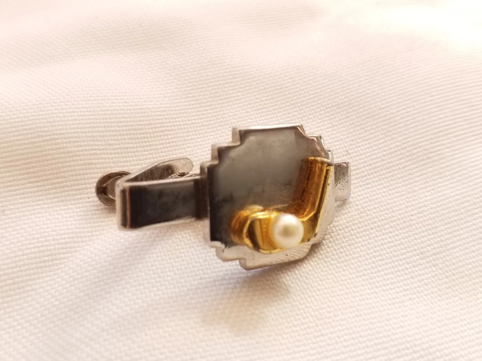 Vintage Tie Bar Clasp/ Clip Silver Tone Metal Golf Club & Ball Design Faux Pearl - Image 3 of 4