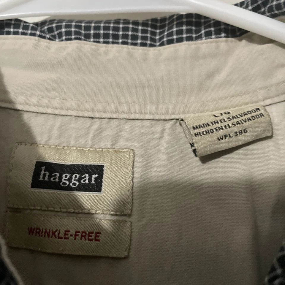 HAGGAR wrinkle free  Men’s SHORT SLEEVE DRESS SHIRT SZ Large Striped Navy Blue. - Image 4 of 4