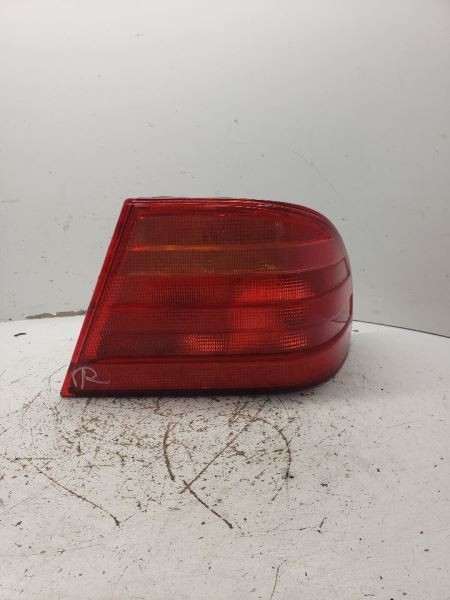 Passenger Right RH Taillight 210 Type E320 2000-2002 MERCEDES E-CLASS OEM Tested