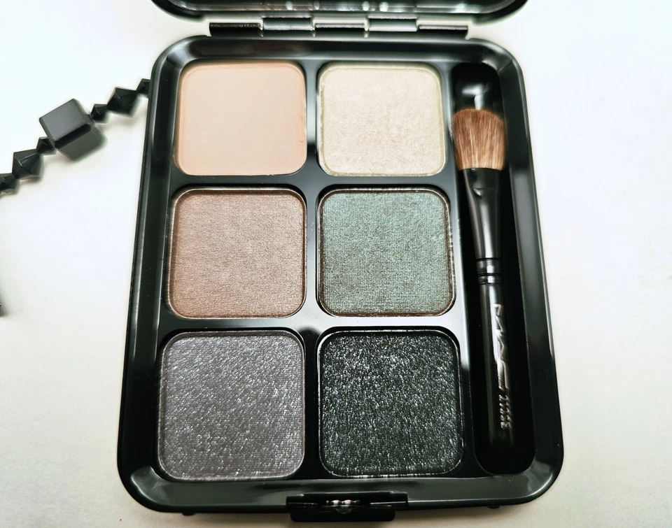 MAC Formal Black VELVET 6 SMOKED EYES Compact + 213 SE Brush Eye Shadow LE NIB - Image 2 of 4