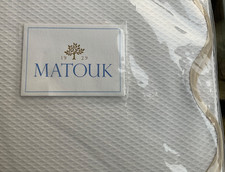 MATOUK~LANAI~Coverlet~made in USA~QUEEN/full~White/Tan~Scallop detail~064NM~NWT~