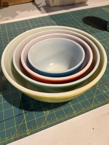 Vintage Pyrex Primary Colors Nesting Mixing Bowls Set Of 4