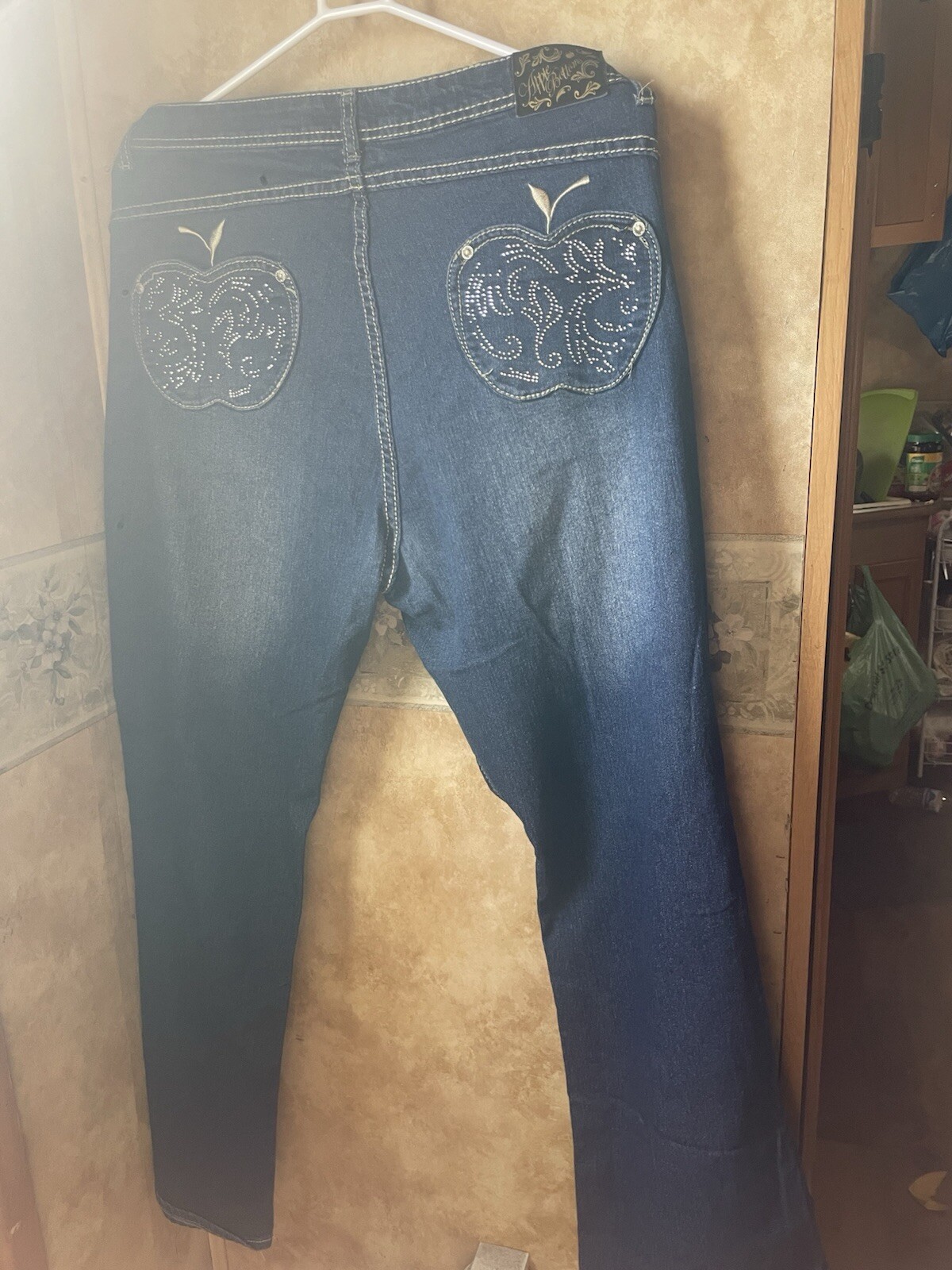 Apple Bottom - image 1