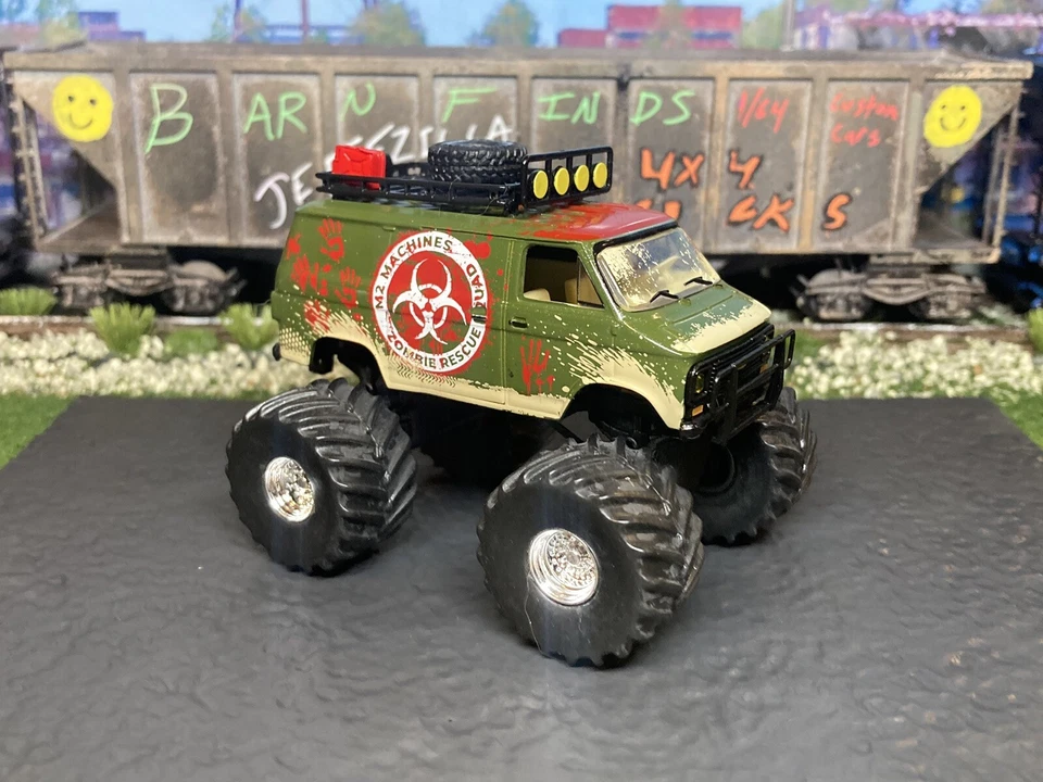 1971 Chevy Van G20 G10 Lifted 4x4 Truck 1/64 Diecast Custom Off Road M2 Machines - Image 3 of 4