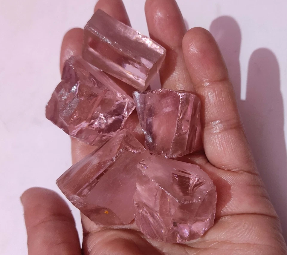 A+Natural 1500 Ct Top Quality Big Zircon Rough Mineral Pink Color Gemstone 5 Pcs - Image 3 of 4
