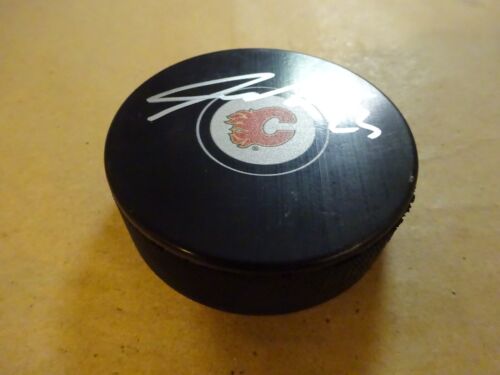 Autographed SEAN MONAHAN Signed Calgary Flames Hockey Puck - Picture 2 of 4